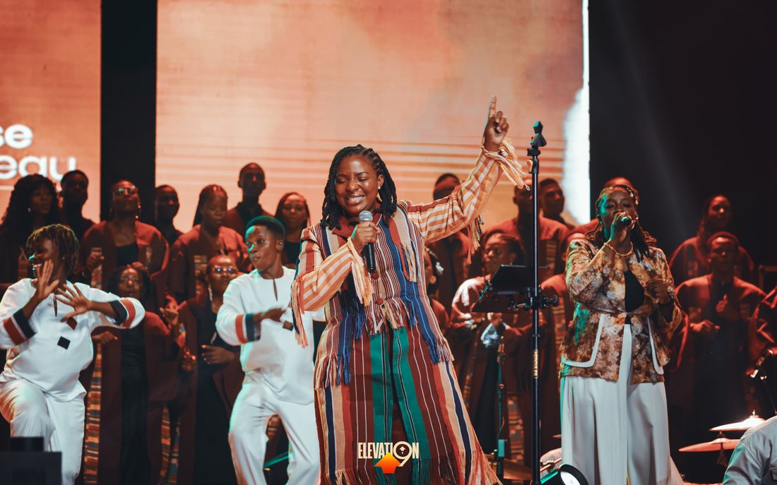 Clarisse Flambeau singing with the choir on stage